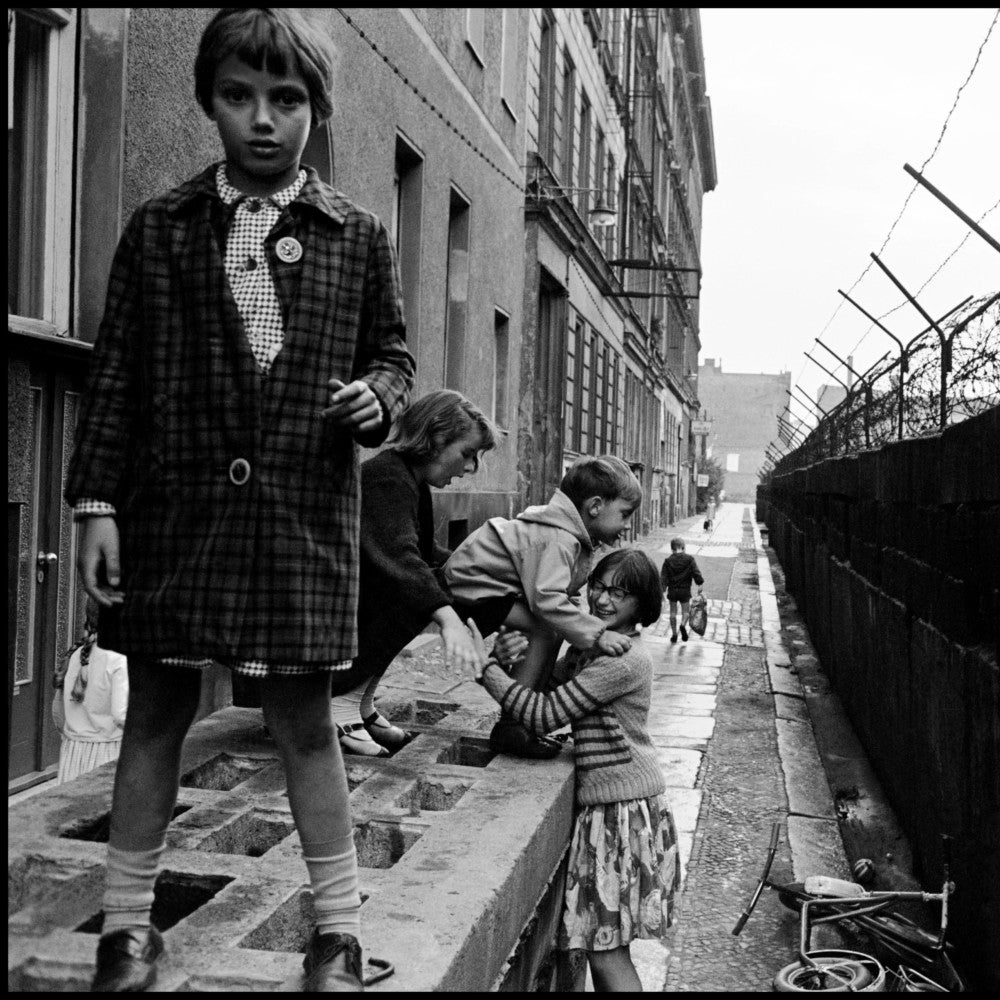 Resist! The 1960s Protests, Photography & Visual Legacy Resist! The 1960s Protests, Photography & Visual Legacy